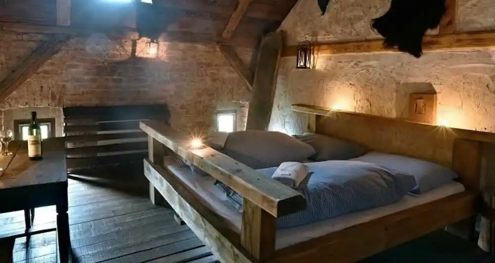 Ubytování ve Středověkém hotelu Dětenice