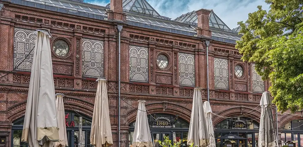 Trh Markthalle Neun v Berlíně - Gastronomický zážitek v historické atmosféře