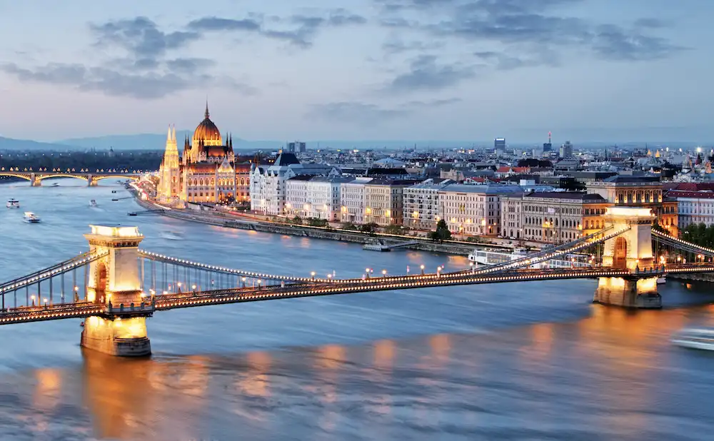 Objetejte 5 důvodů pro návštěvu Řetězového mostu v Budapešti.