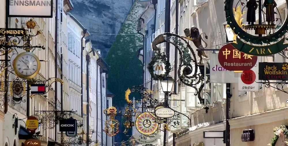 Kde se nachází Getreidegasse a proč je tak výjimečná?