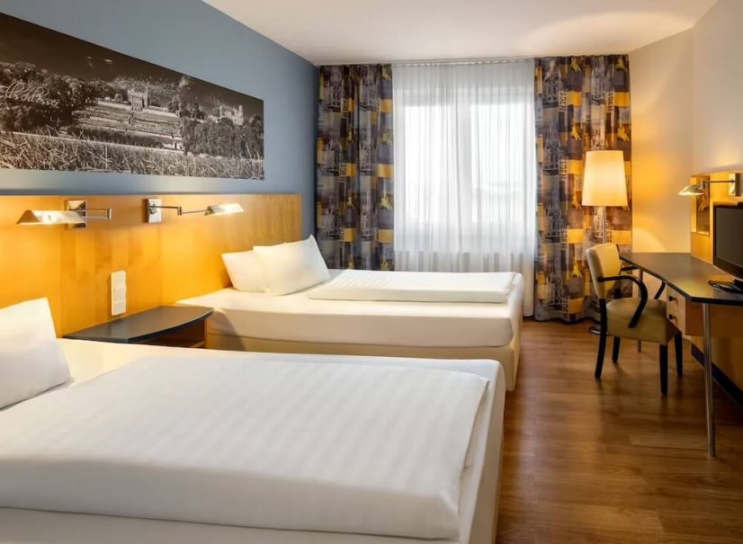 Okolí hotelu u Labské cyklostezky ideální pro procházky v Drážďanech