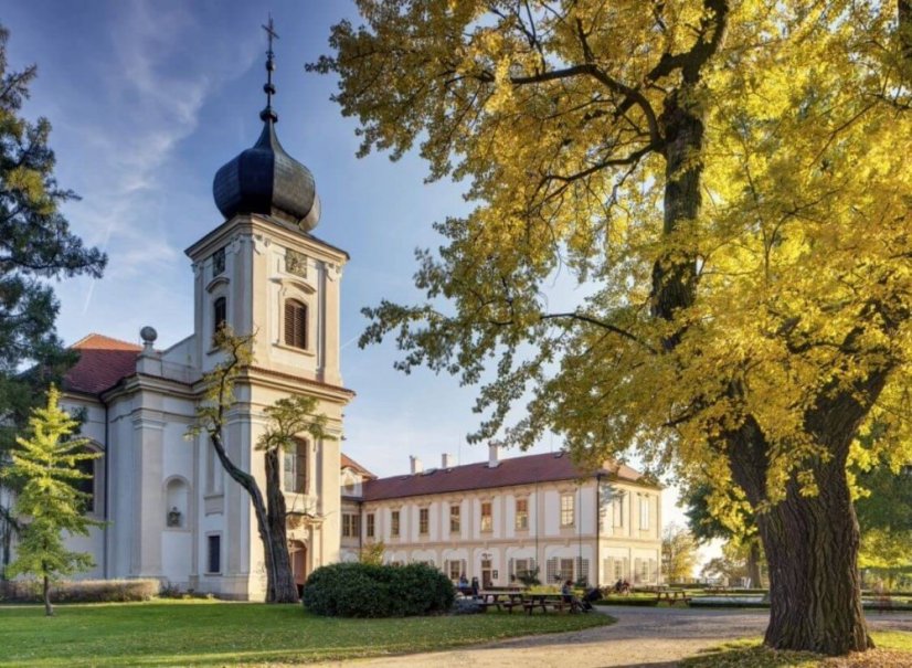 Zámek Loučeň je romantickou barokní památkou s původními interiéry