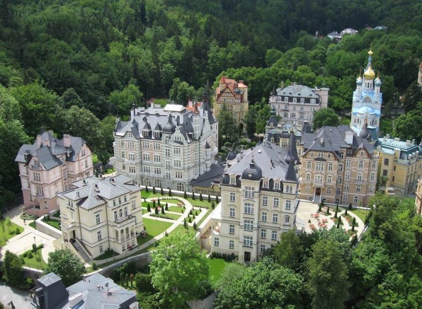 Karlovy Vary – pohoda a elegance uprostřed malebných lesů