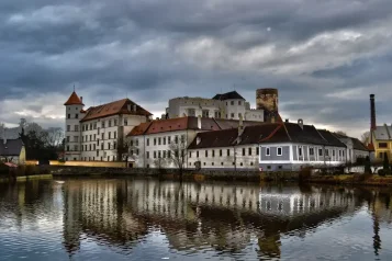 Proč Navštívit Hrad a Zámek Jindřichův Hradec: Úchvatné Přitažlivosti a Tipů pro Turisty