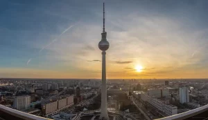 Fernsehturm Berlín: tipy a zajímavosti o věži