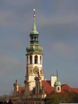 Loreta v Praze: Skrytý skvost a tipy na levné ubytování