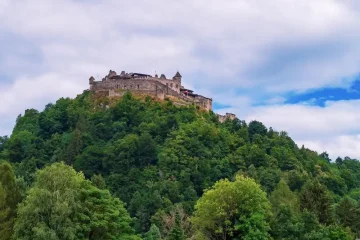Objevte Hrad Landskron a Korutany: Historie, Tipy a Ubytování