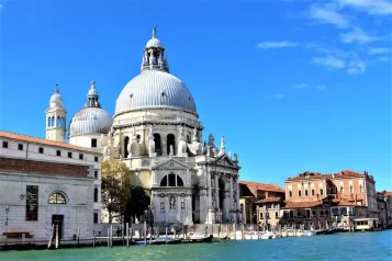 Objevte Baziliku Santa Maria della Salute v Benátkách
