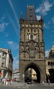 Proč byste měli navštívit Prašnou bránu v Praze