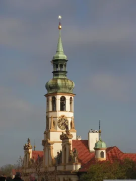 Loreta v Praze: Skrytý skvost a tipy na levné ubytování