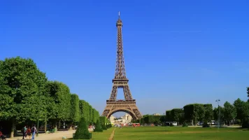 Eiffelova věž - Ikona Paříže plná zážitků a dobrodružství