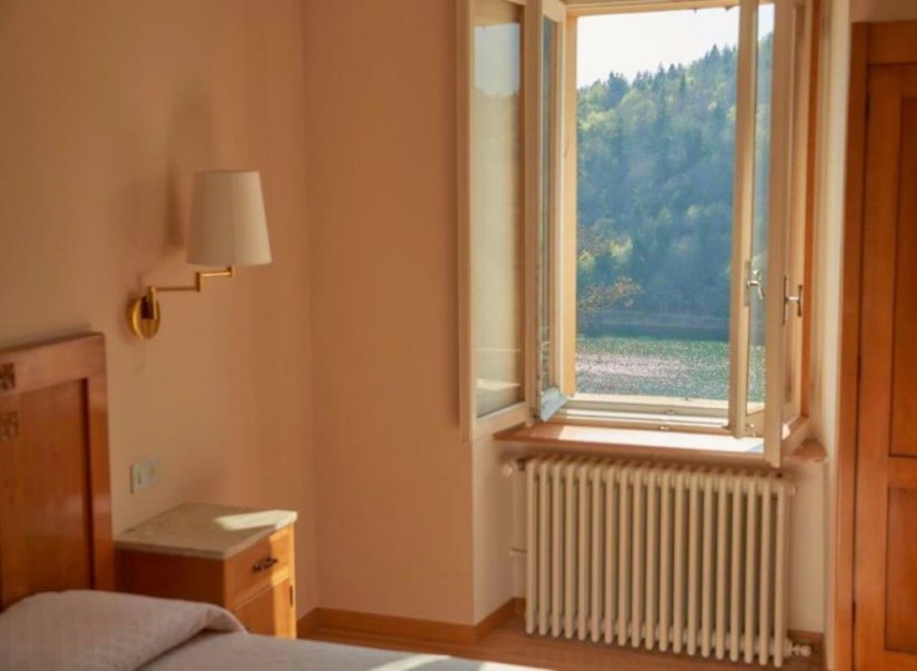 Tradiční hotel Du Lac na břehu jezera Lavarone