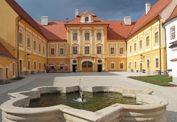 Tajemství zámku Borovany: Proč byste měli zařadit tuto perlu jihočeského baroka na svůj seznam míst k návštěvě