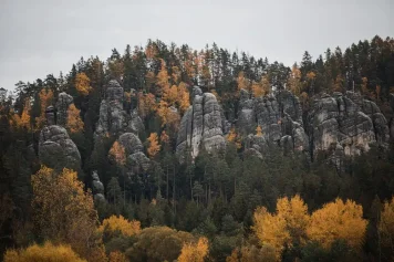 Prozkoumejte Adršpašské skály s rodinou! Navštivte skalní město, vodopády