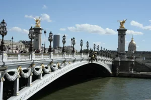 Kouzlo Paříže: Prozkoumejte Pont Alexandre III
