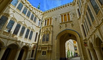 Zámek Hluboká nad Vltavou: krásná architektura, historie a rodinná zábava