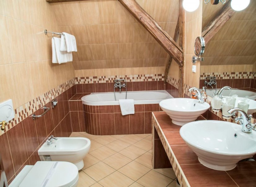 Romantický Chateau Zbiroh na půli cesty mezi Prahou a Plzní 