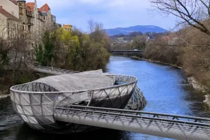 Objevte Umělý Ostrov Murinsel: Váš Průvodce Nezapomenutelným Pobytům v Grazu