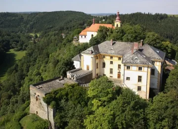 Zámek Rabštejn nad Střelou: Skrytý klenot Plzeňského kraje a tipy na nezapomenutelný výlet
