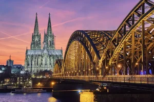 Hohenzollernbrücke: Symbol lásky a historie v srdci Kolína nad Rýnem Hohenzollernbrücke: Symbol lásky a historie v srdci Kolína nad Rýnem