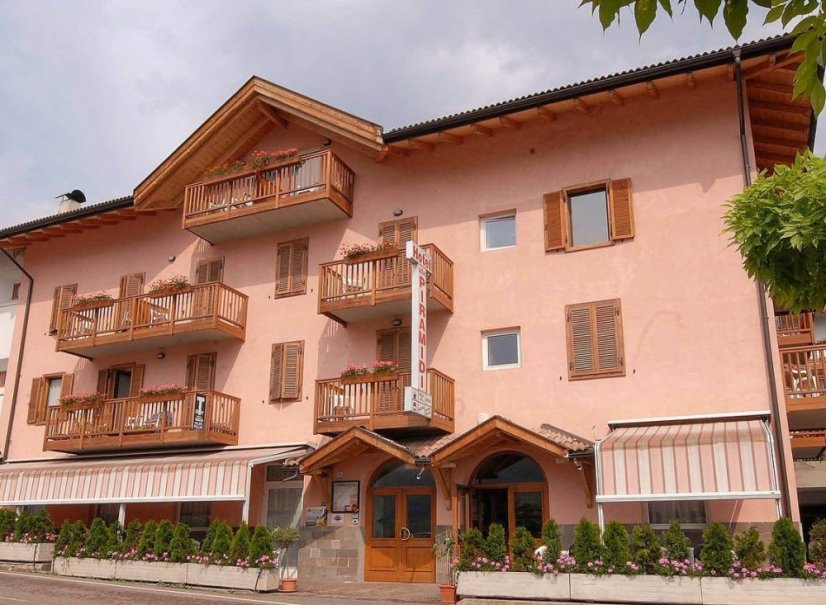 Wellness hotel mezi Dolomity a jezerem Lago di Garda