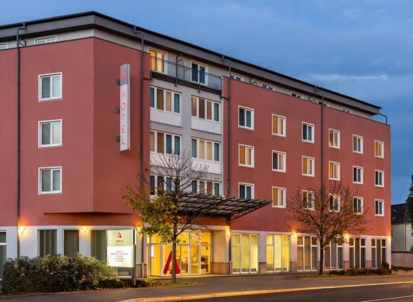 Okolí hotelu u Labské cyklostezky ideální pro procházky v Drážďanech