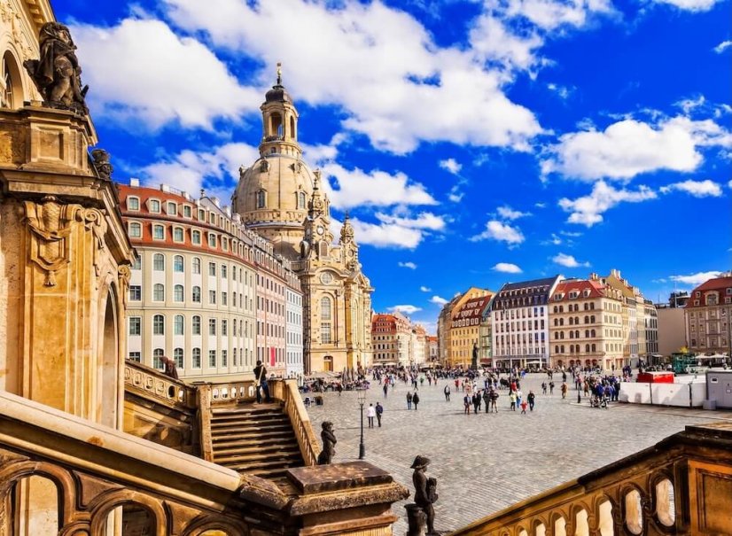 Výhled na řeku Labe a panorama Drážďan z hotelového pokoje
