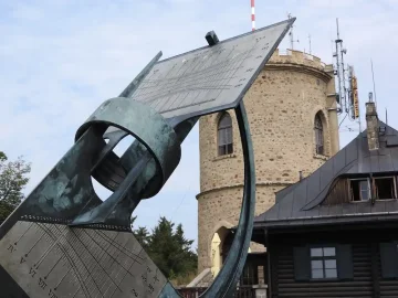 Objevte Rozhlednu Kleť: Výhledy, Historie & Tipy