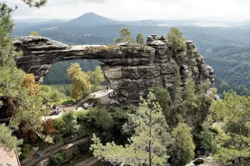 Cestování a turistika v Hřensku: Soutěsky a Pravčická brána