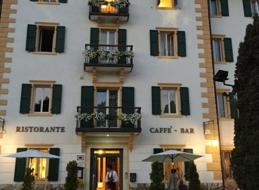 Tradiční hotel Du Lac na břehu jezera Lavarone