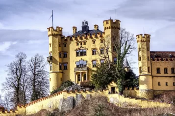 Tajemství a zajímavosti zámku Hohenschwangau: Tipy pro návštěvníky