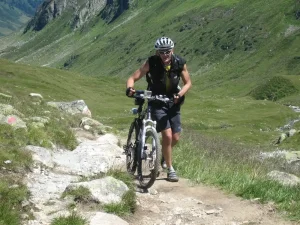 Cyklostezky kolem jezera Faaker See: Průvodce nezapomenutelným dobrodružstvím v Korutanech