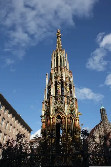 Navštivte Lorenzkirche