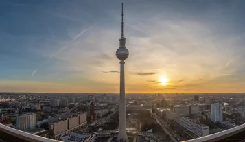 Fernsehturm Berlín: tipy a zajímavosti o věži