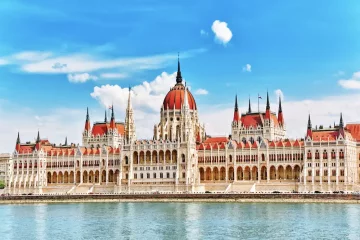 Tajemství Maďarského parlamentu: Atraktivní destinace, která zlomí stereotypy o levném ubytování v Budapešti