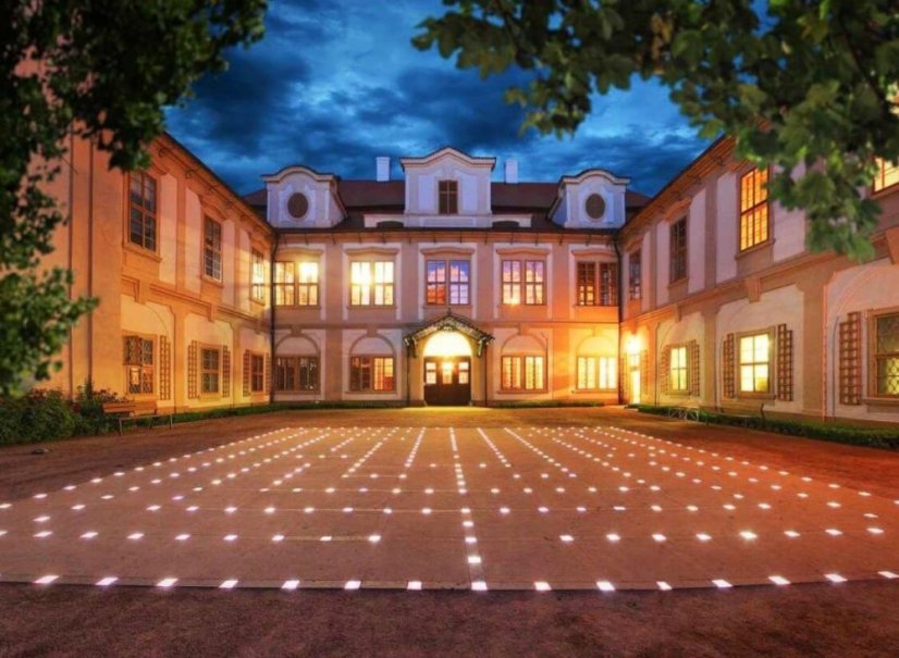 Zámek Loučeň je romantickou barokní památkou s původními interiéry