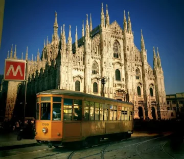 Katedrála Duomo v Miláně: Fascinující památka a tipy na levné ubytování