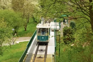 Navštivte Lanovku na Petřín v Praze Navštivte Lanovku na Petřín v Praze