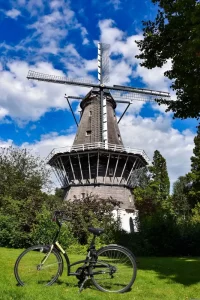 Objevte Klenot Amsterdamu: Větrný mlýn De Gooyer
