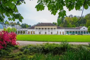 Zámecký hotel u Vídně: Kompletní průvodce historií, zajímavostmi a tipy na wellness pobyt