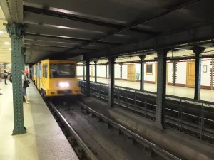 Objevte Klenoty Budapešti Přes Jubilejní Linku Metra Földalatti Objevte Klenoty Budapešti Přes Jubilejní Linku Metra Földalatti