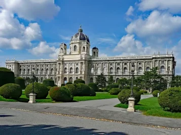 Návštěva Přírodovědného muzea ve Vídni: Fascinující Cesta, Tipů a Triků pro Cestovatele