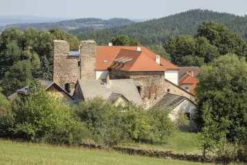 Navštívit Dobršskou tvrz