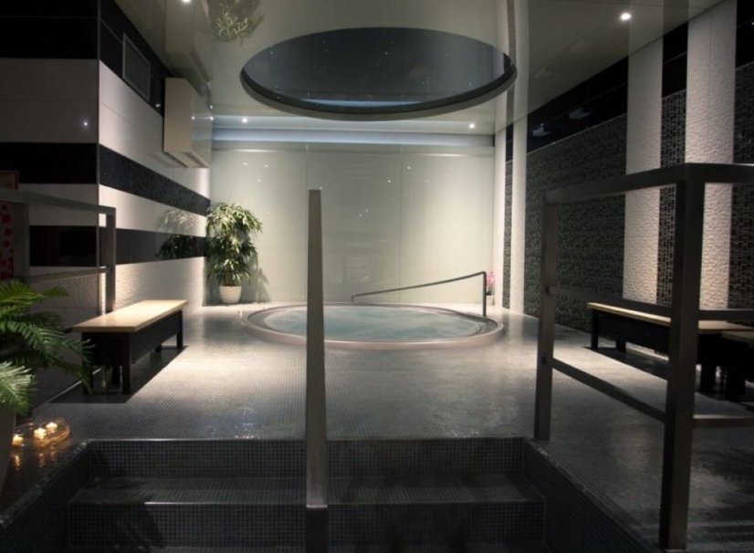 Luxusní wellness v Plzni pro 2 s polopenzí & privátním SPA