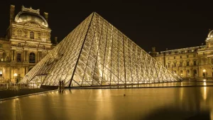 5 důvodů proč navštívit Louvre: Nezapomenutelný zážitek v srdci Paříže