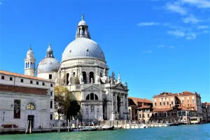 Objevte Baziliku Santa Maria della Salute v Benátkách Objevte Baziliku Santa Maria della Salute v Benátkách