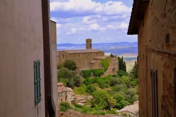 Montalcino: Historický ráj vín a tipy pro návštěvu Toskánska