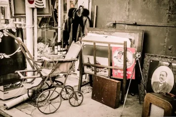 Objevte poklady Waterlooplein Flea Market v Amsterdamu