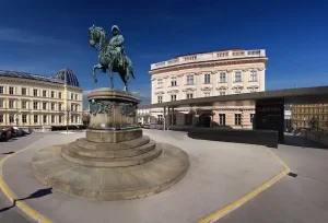 Objevte Albertinu a Klenoty Vídně: Průvodce Uměním, Historií a Levným Ubytováním