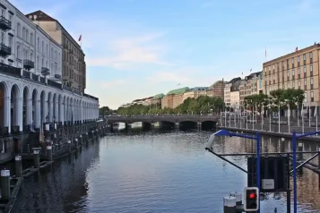 Alster Arkády v Hamburku: Váš Průvodce k Úchvatné Návštěvě
